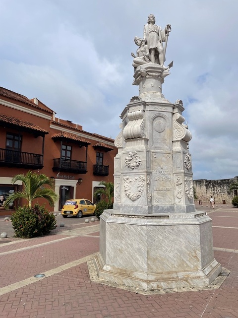Statue at Plaza del Reloj